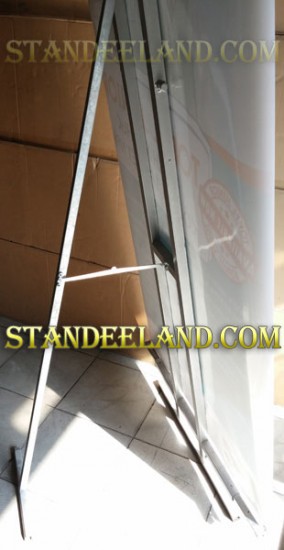 Khung treo standee chịu gió một mặt Khung treo standee chịu gió một mặt